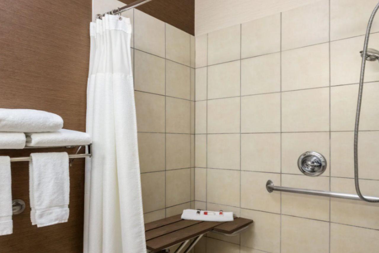 Baymont By Wyndham Tulsa Hotel Екстериор снимка