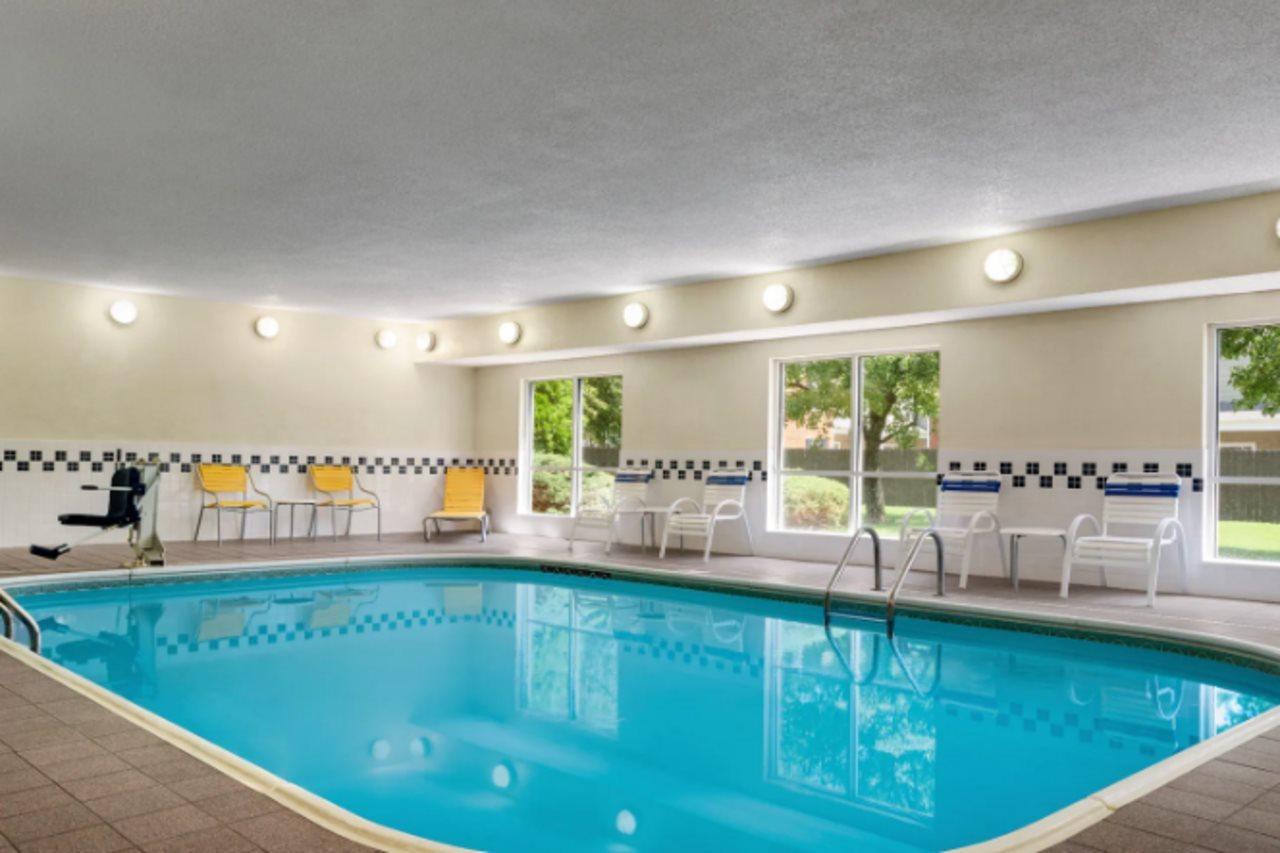 Baymont By Wyndham Tulsa Hotel Екстериор снимка