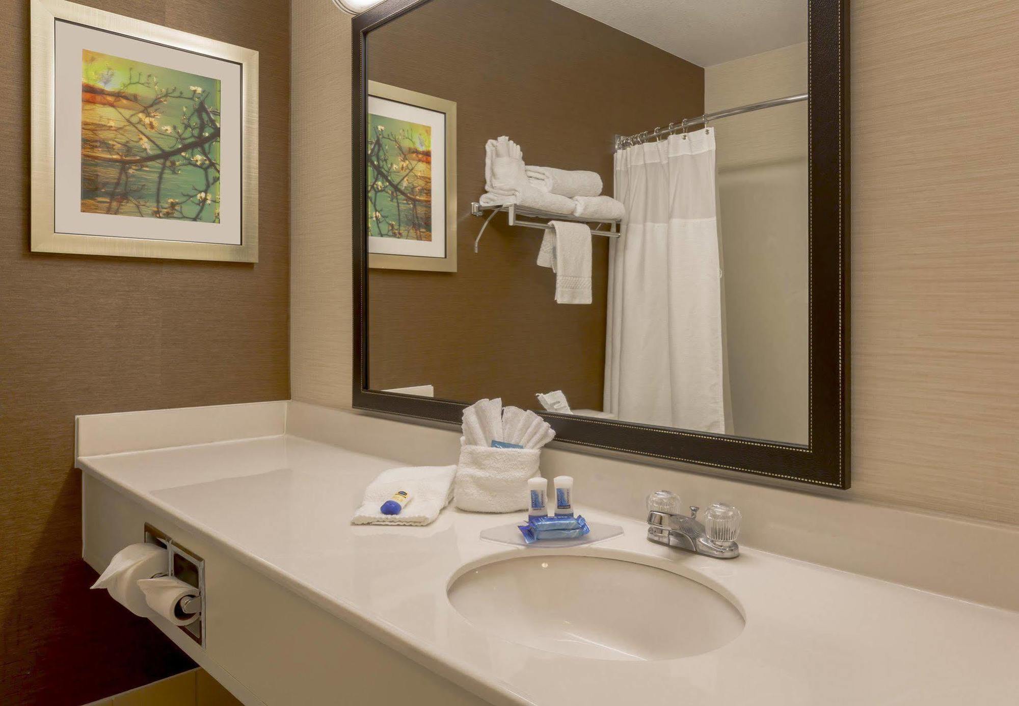 Baymont By Wyndham Tulsa Hotel Екстериор снимка