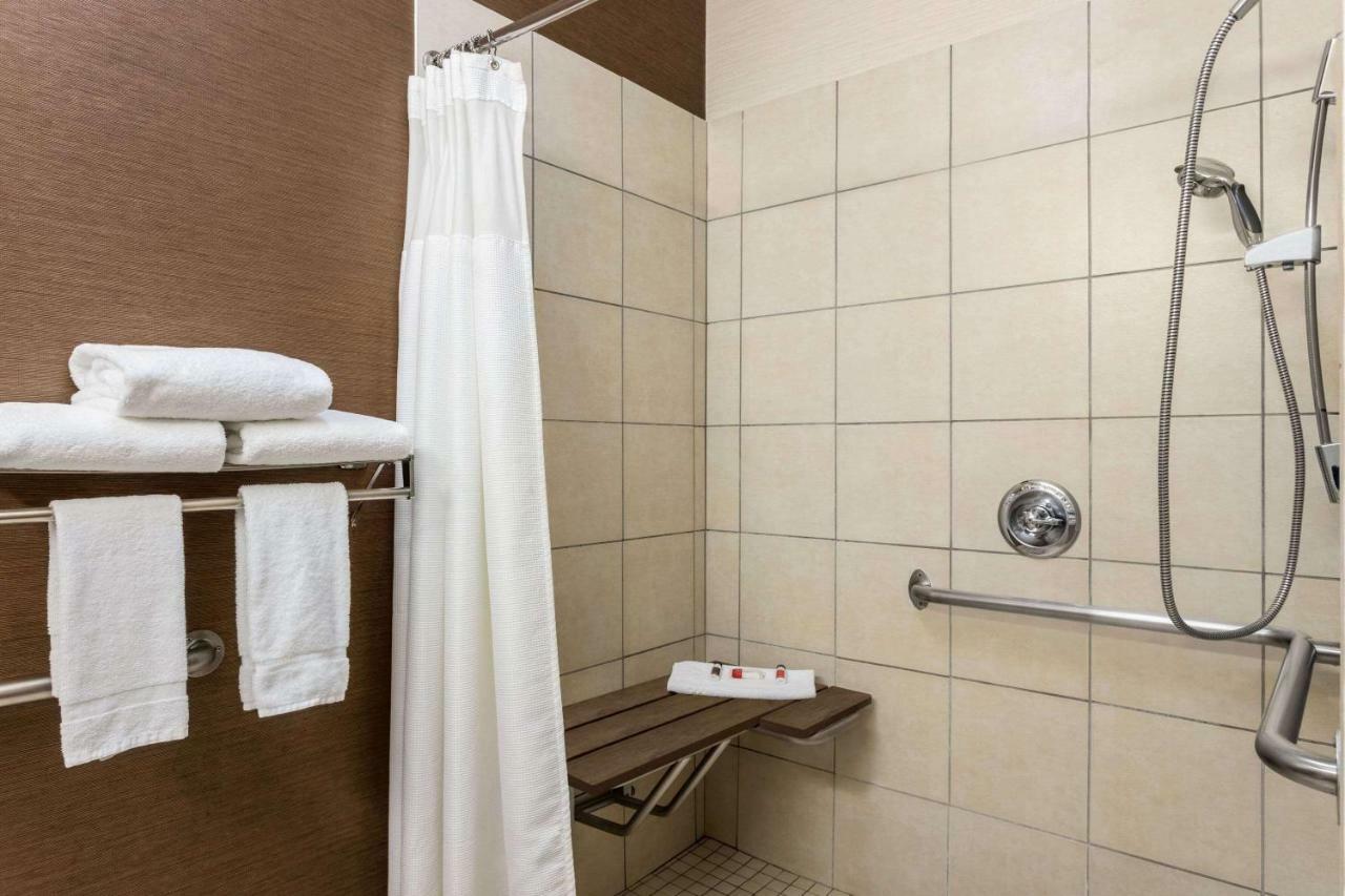 Baymont By Wyndham Tulsa Hotel Екстериор снимка