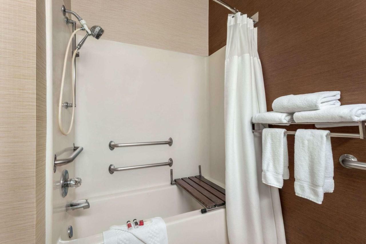Baymont By Wyndham Tulsa Hotel Екстериор снимка