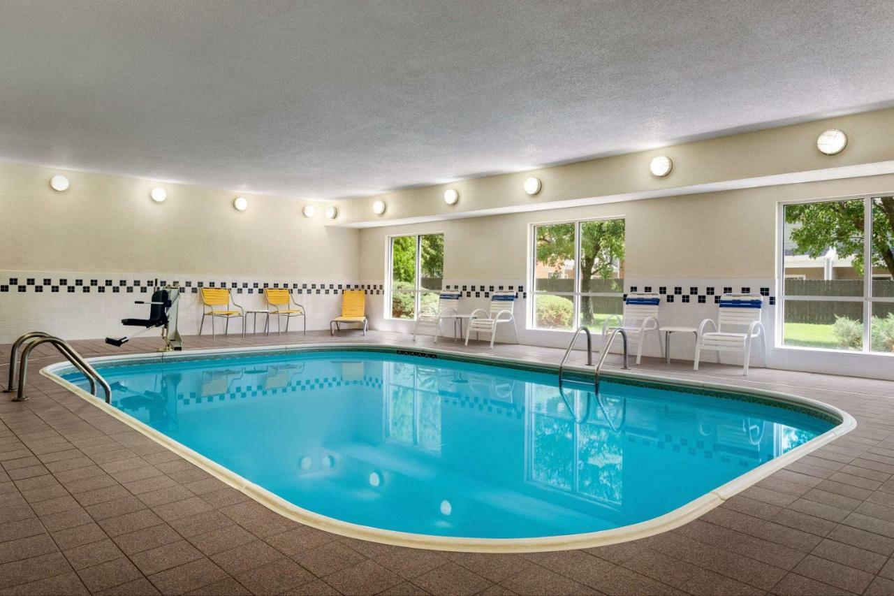 Baymont By Wyndham Tulsa Hotel Екстериор снимка