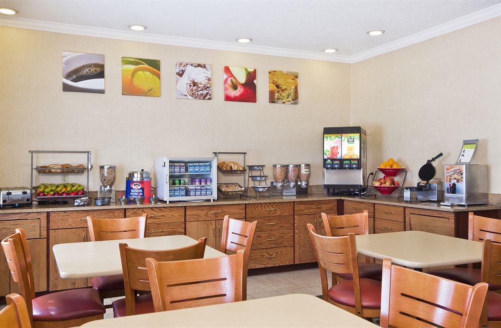 Baymont By Wyndham Tulsa Hotel Екстериор снимка