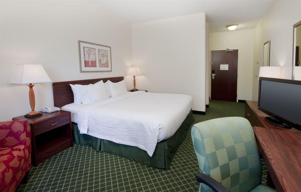 Baymont By Wyndham Tulsa Hotel Екстериор снимка